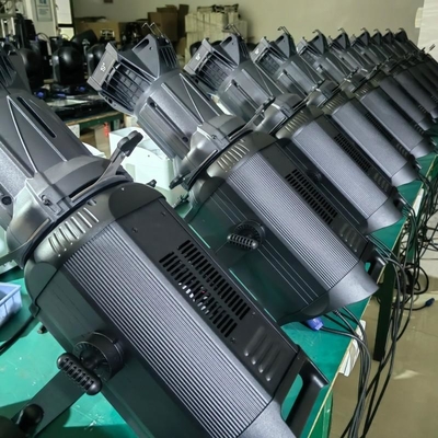 400W LED Profiel Spotlight RGBALC 6 In 1 Volledig afstembaar van 2.700 tot 12.000K met kleurenbeheersysteem